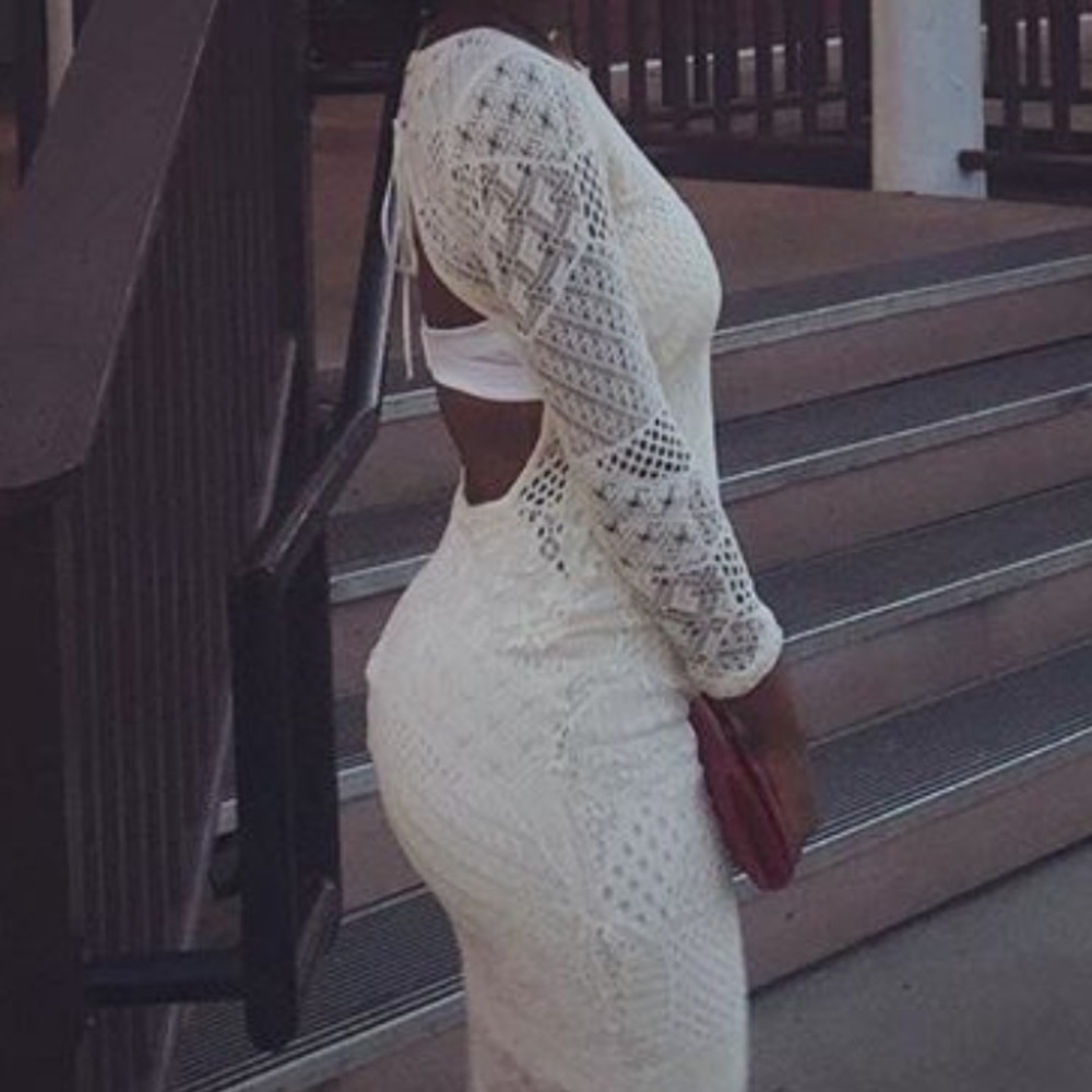 Backless lace dress